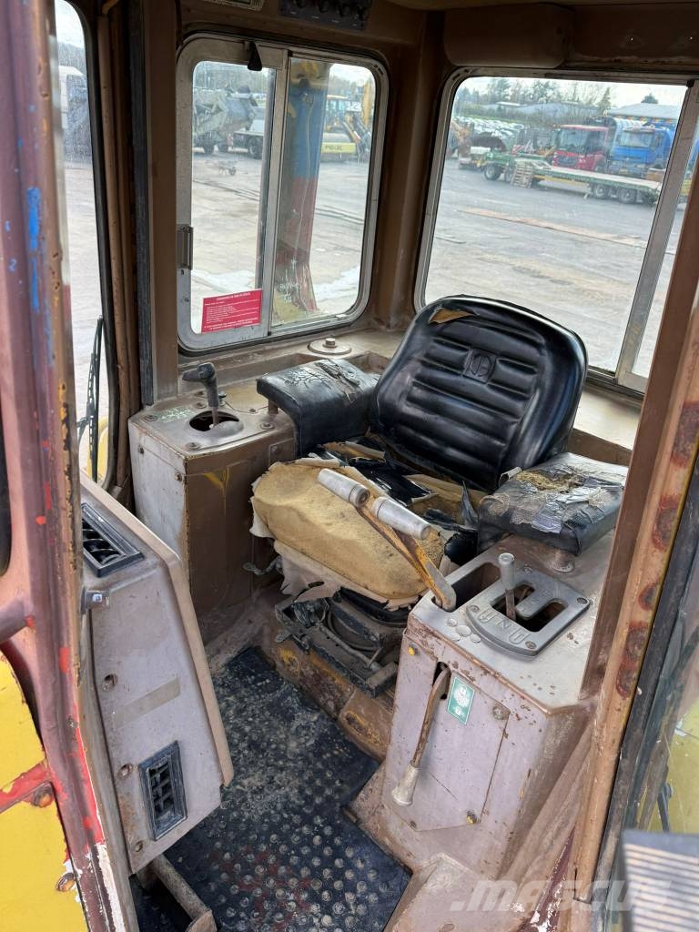 CAT D 5 H //BJ. 1987 / 11474H بلدوزرات مجنزرة