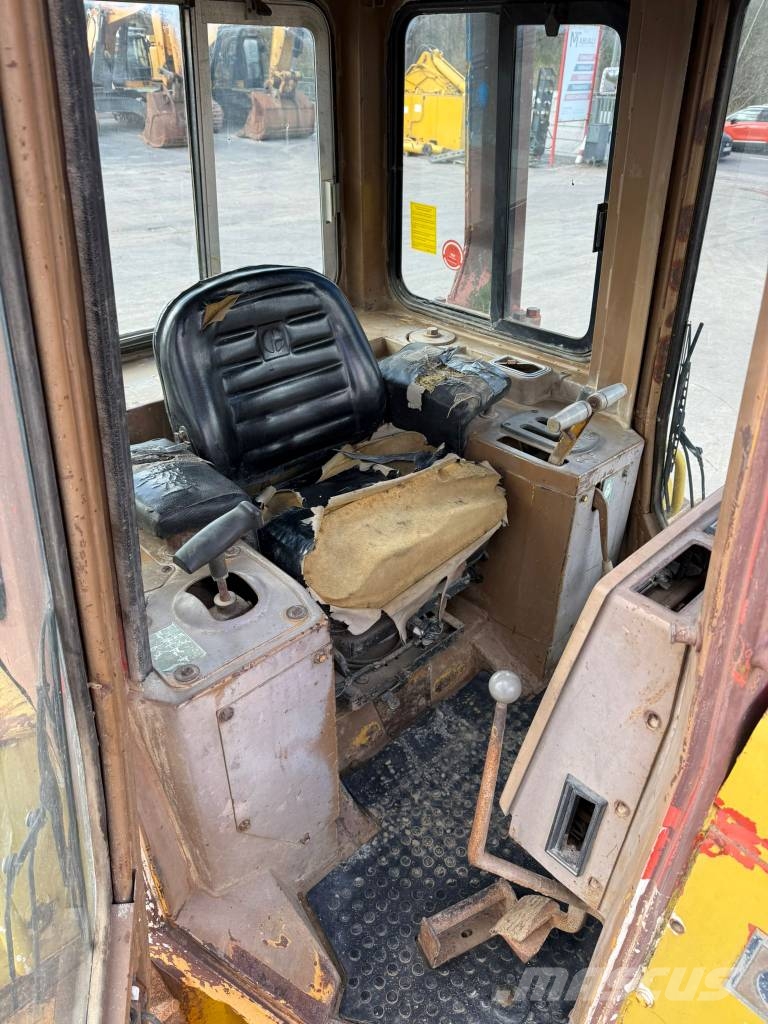 CAT D 5 H //BJ. 1987 / 11474H بلدوزرات مجنزرة