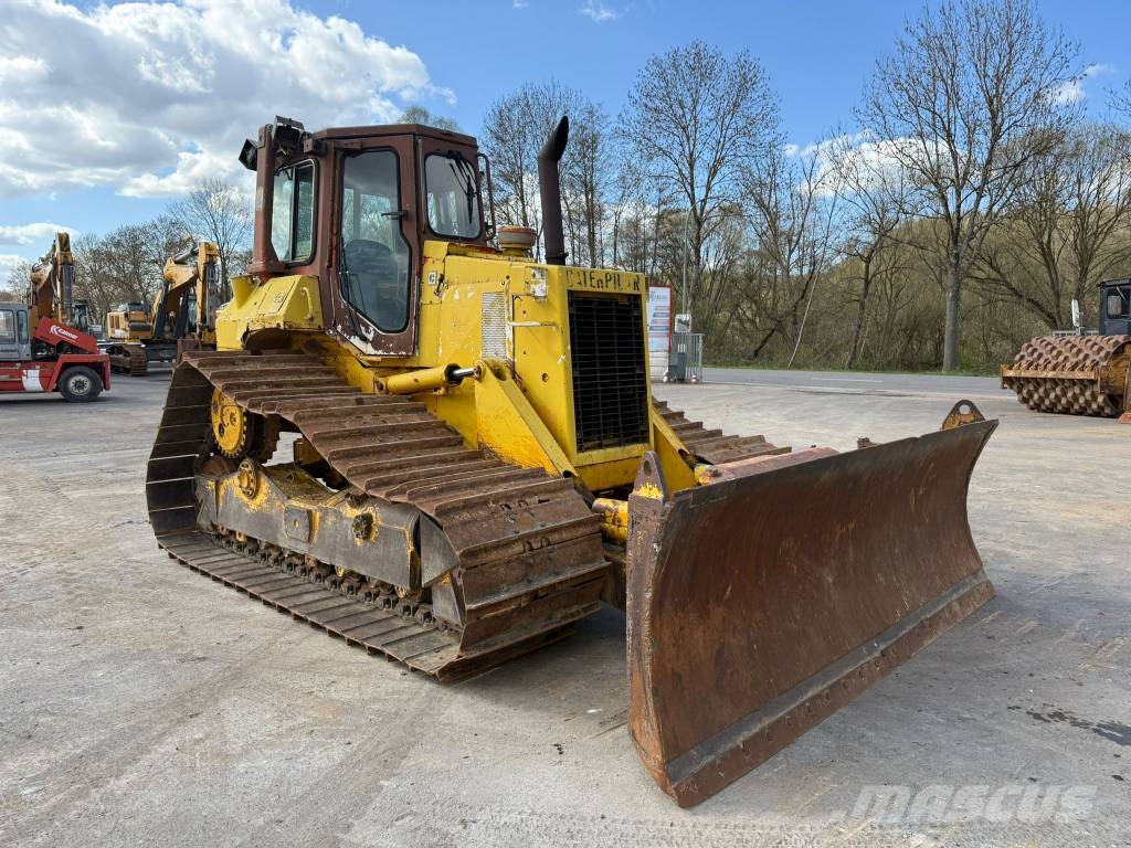 CAT D 5 H //BJ. 1987 / 11474H بلدوزرات مجنزرة