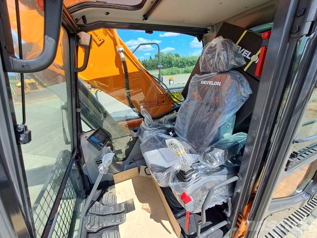 Develon DX225LC-7M (UNUSED - Multiple Units Available) Gravemaskiner på larvebånd