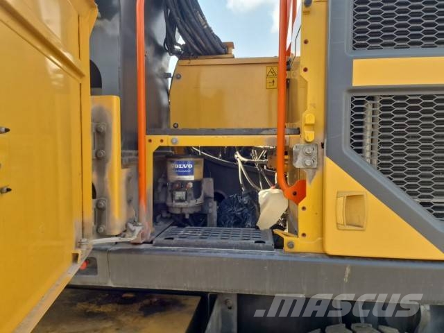 Volvo EW 240 E Wielgraafmachines