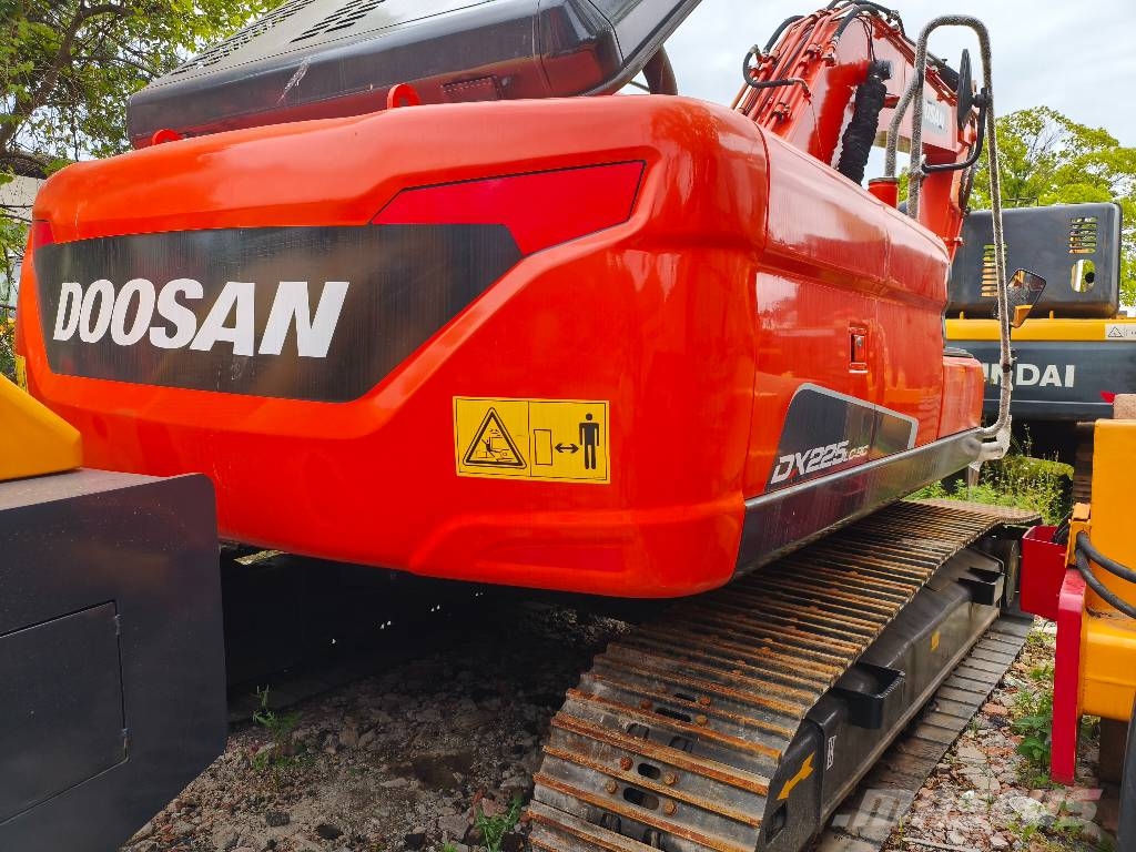 Doosan DX225LC-9C 대형 굴삭기 29톤 이상