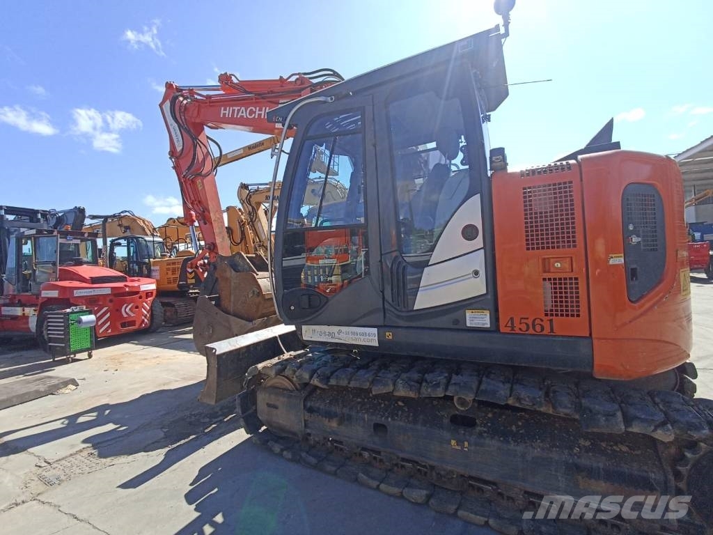 Hitachi ZX 135 US-6 حفارات زحافة