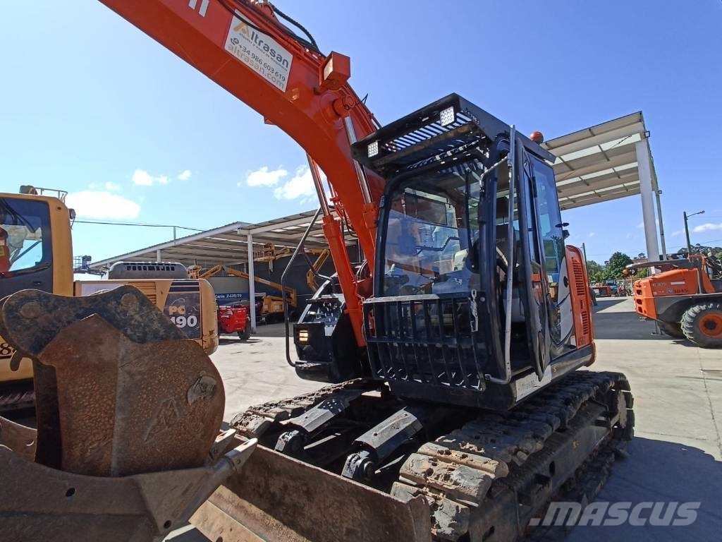 Hitachi ZX 135 US-6 حفارات زحافة