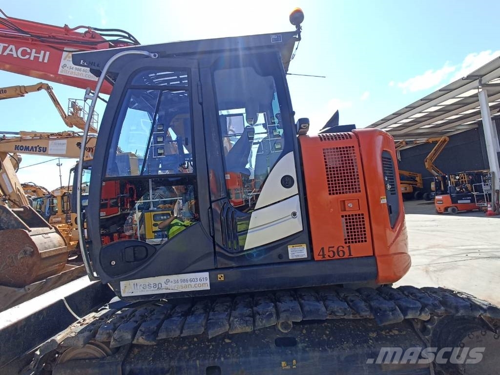 Hitachi ZX 135 US-6 حفارات زحافة