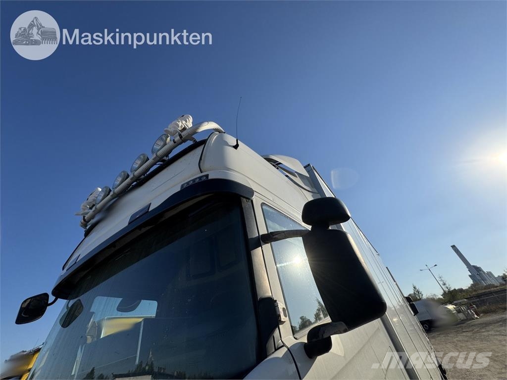 Scania R520LB6X2*4HNB Camion Fourgon