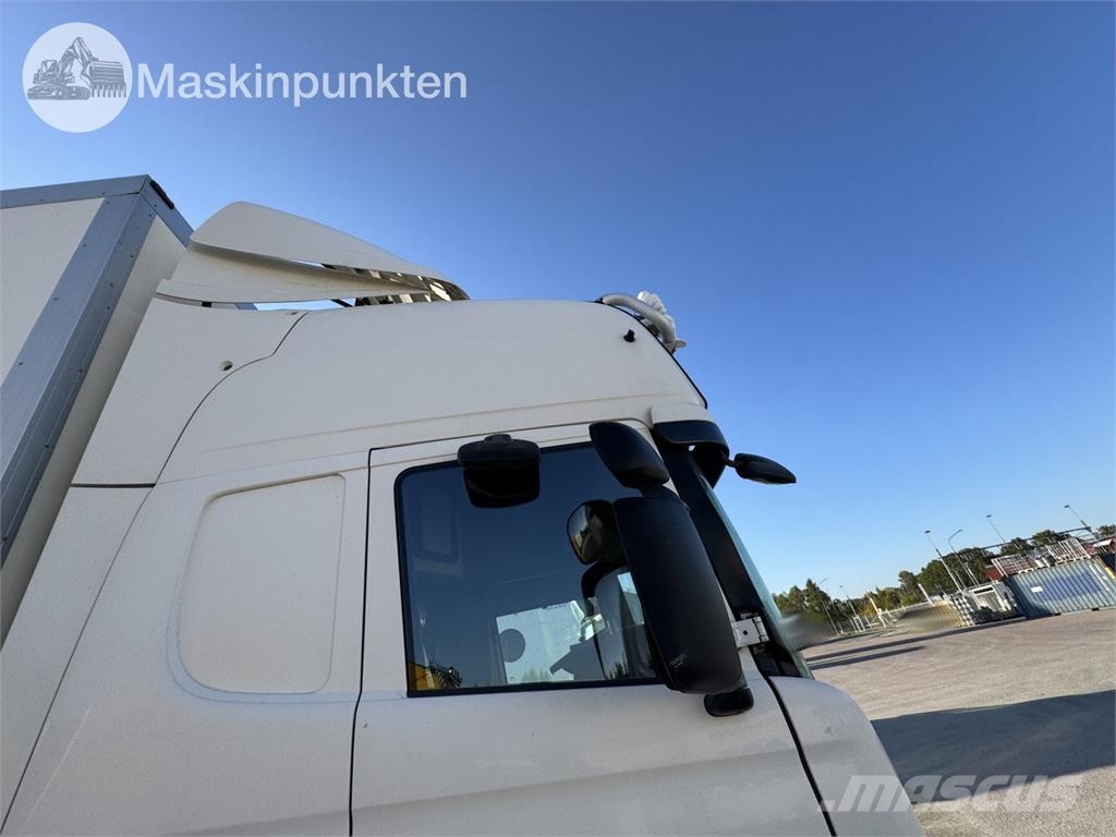 Scania R520LB6X2*4HNB Camion Fourgon