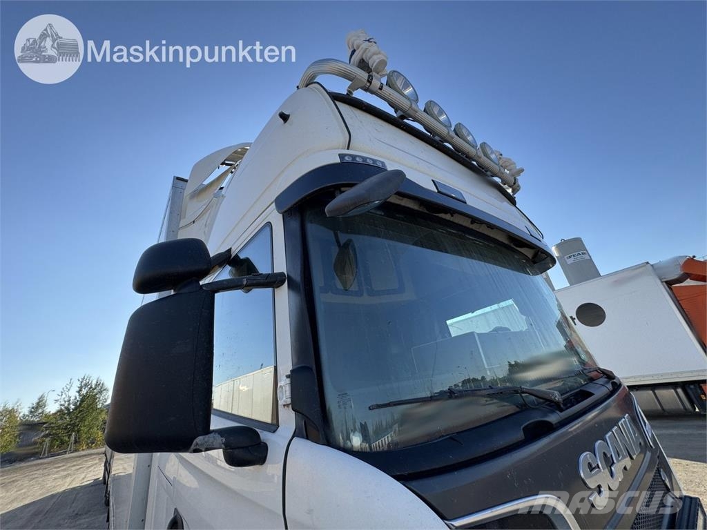 Scania R520LB6X2*4HNB Camion Fourgon