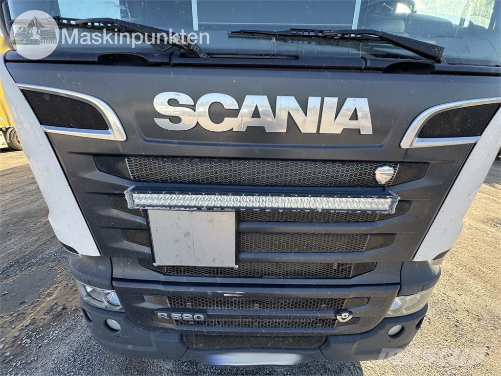 Scania R520LB6X2*4HNB Camion Fourgon