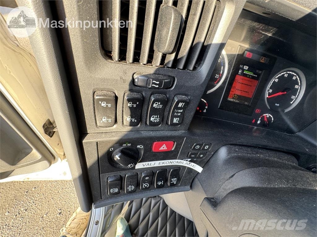 Scania R520LB6X2*4HNB Camion Fourgon