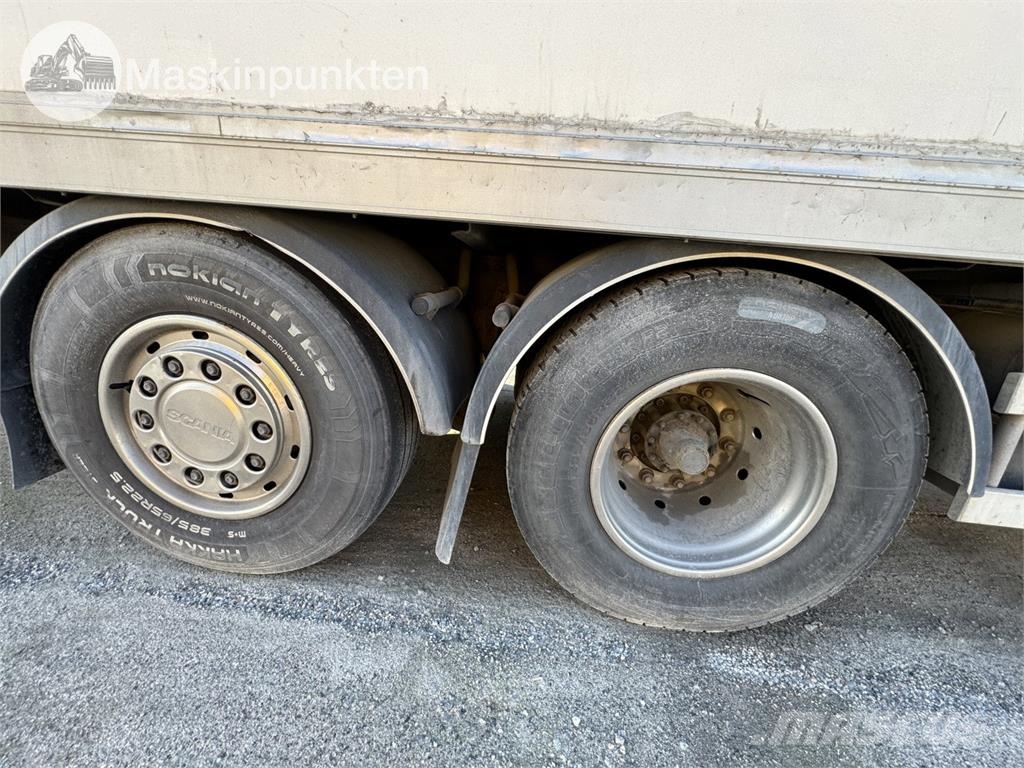 Scania R520LB6X2*4HNB Camion Fourgon