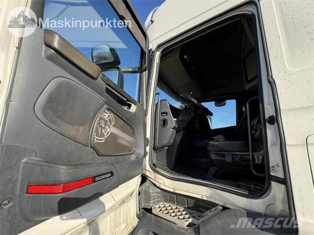 Scania R520LB6X2*4HNB Camion Fourgon