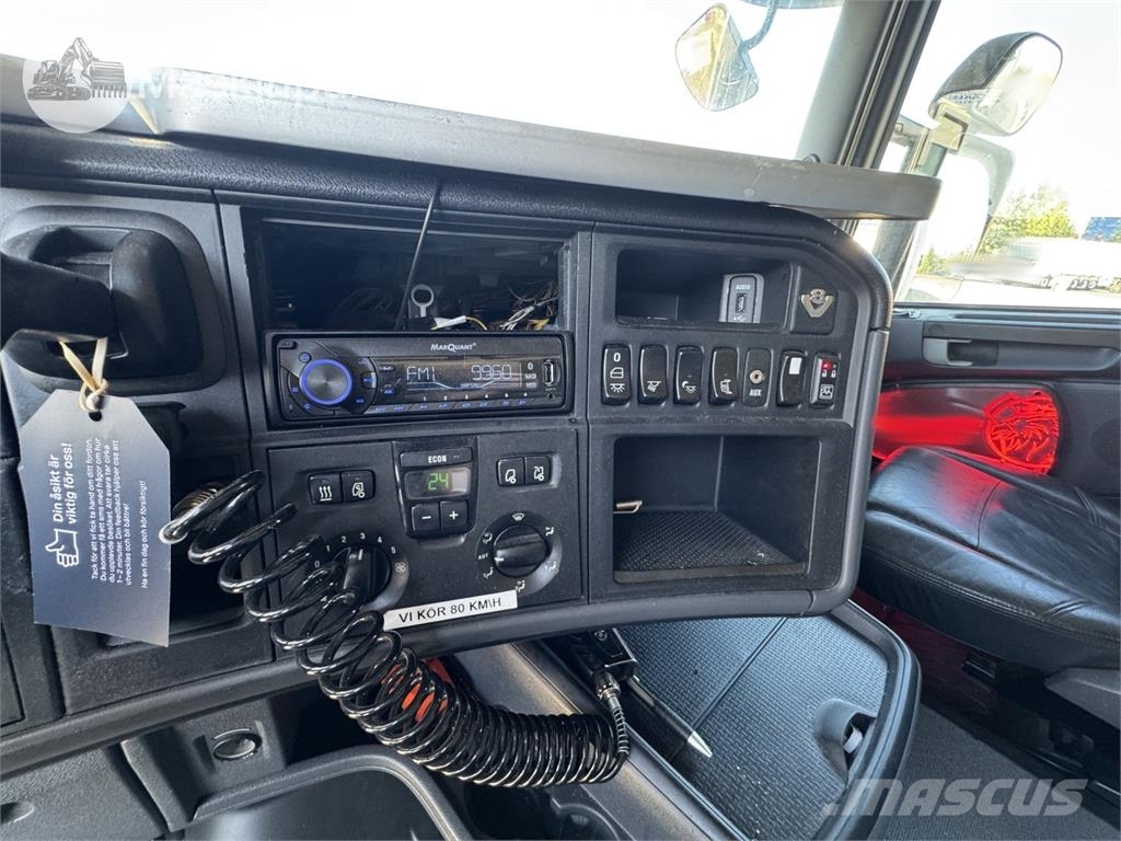 Scania R520LB6X2*4HNB Camion Fourgon