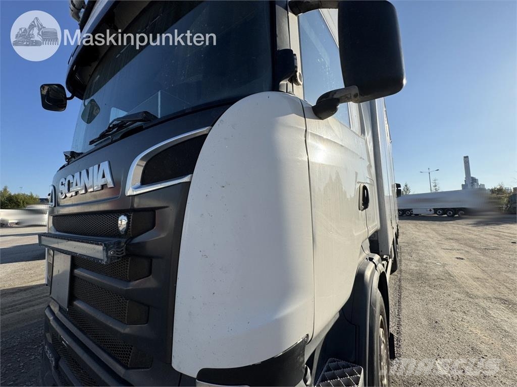 Scania R520LB6X2*4HNB Camion Fourgon
