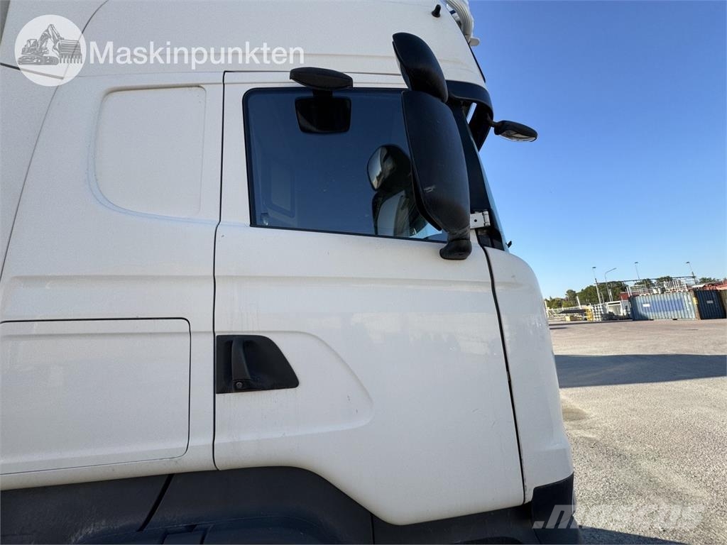 Scania R520LB6X2*4HNB Camion Fourgon