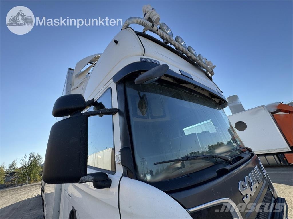 Scania R520LB6X2*4HNB Camion Fourgon