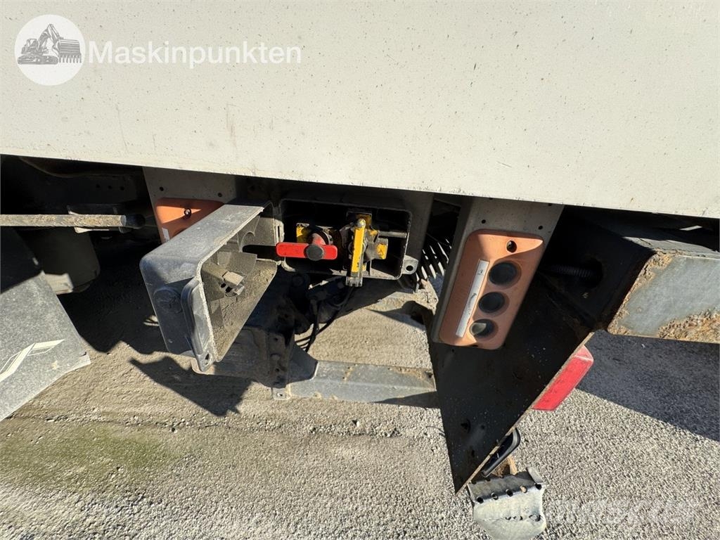 Scania R520LB6X2*4HNB Camion Fourgon