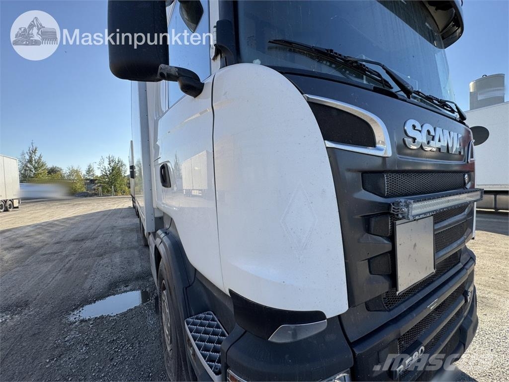 Scania R520LB6X2*4HNB Camion Fourgon