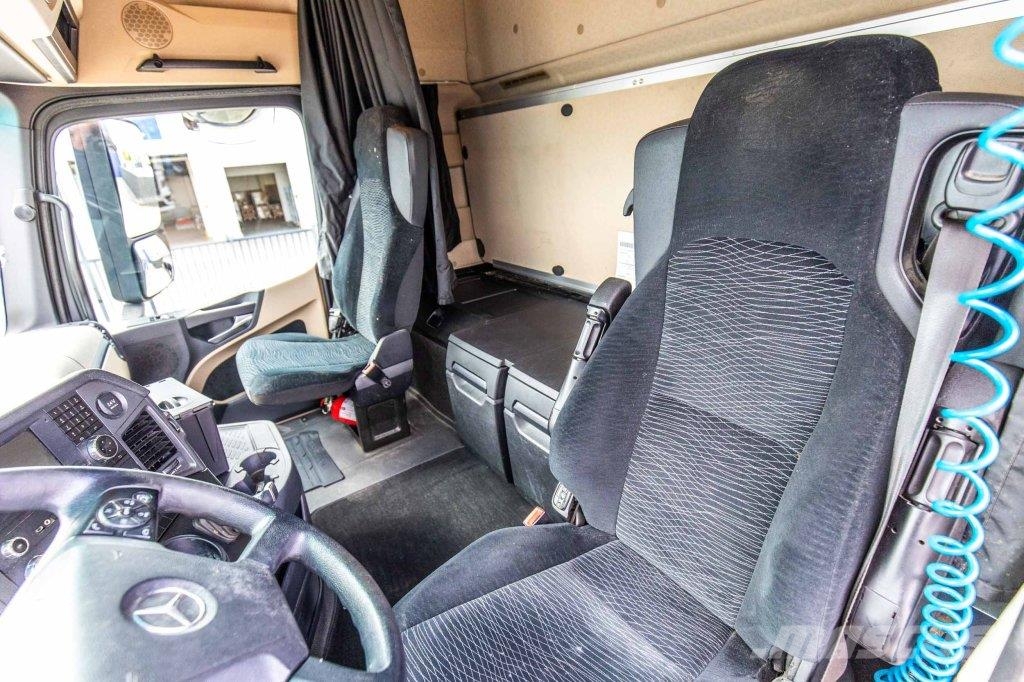 Mercedes-Benz ACTROS 1846 LS +ADR Vetopöytäautot