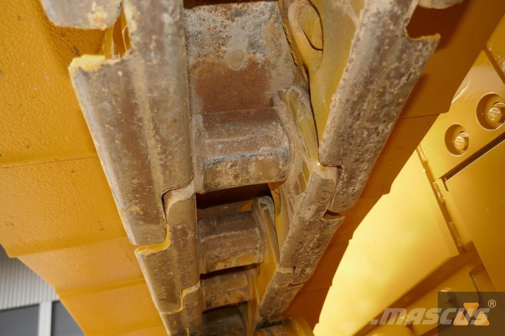 CAT D8T Buldožeri gusjeničari