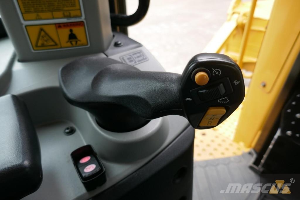 CAT D8T Buldožeri gusjeničari