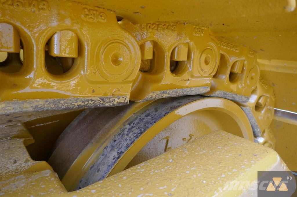 CAT D8T Buldožeri gusjeničari