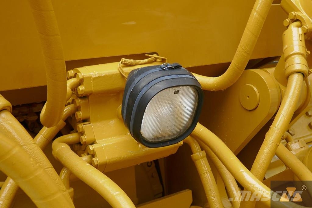 CAT D8T Buldožeri gusjeničari