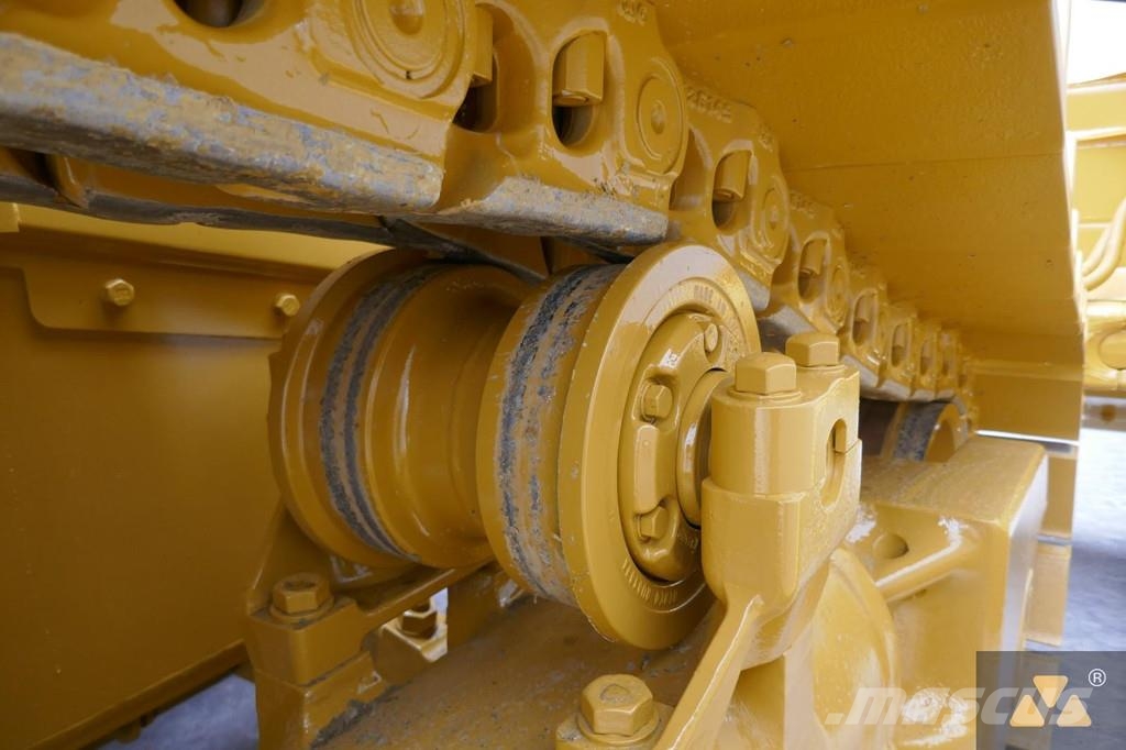 CAT D8T Buldožeri gusjeničari