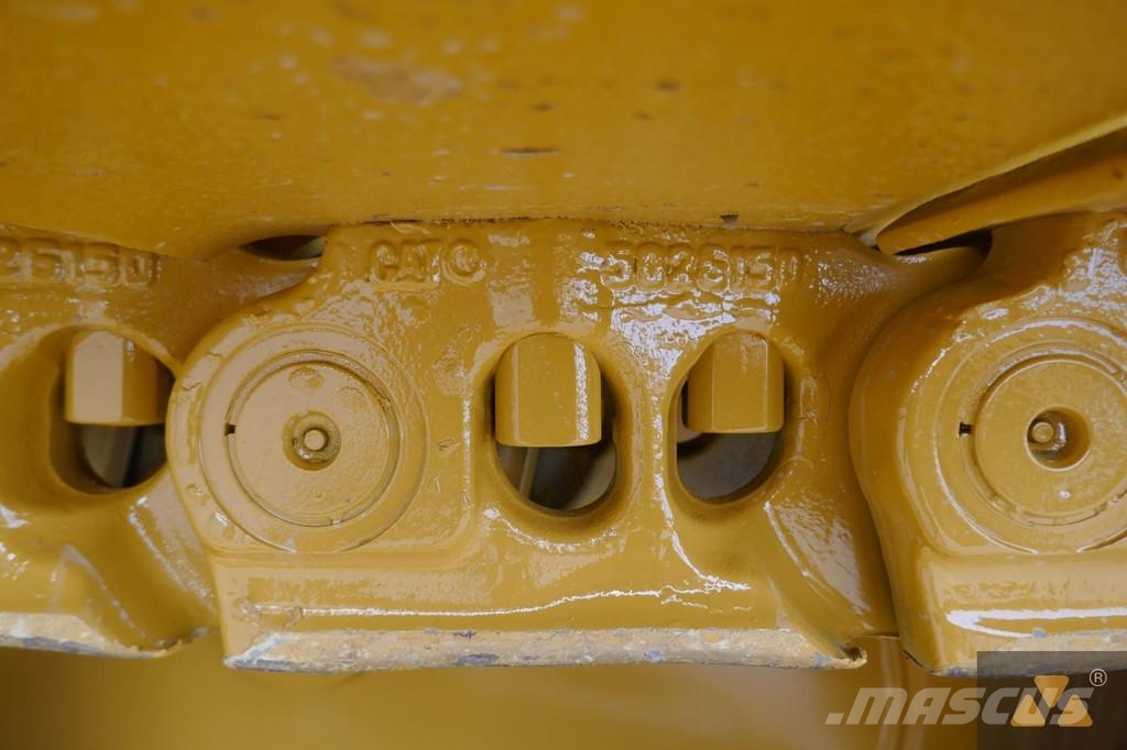CAT D8T Buldožeri gusjeničari