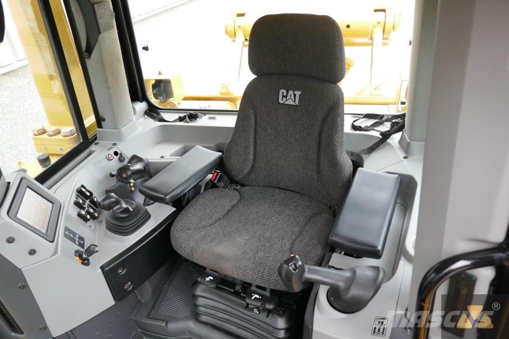 CAT D8T Buldožeri gusjeničari