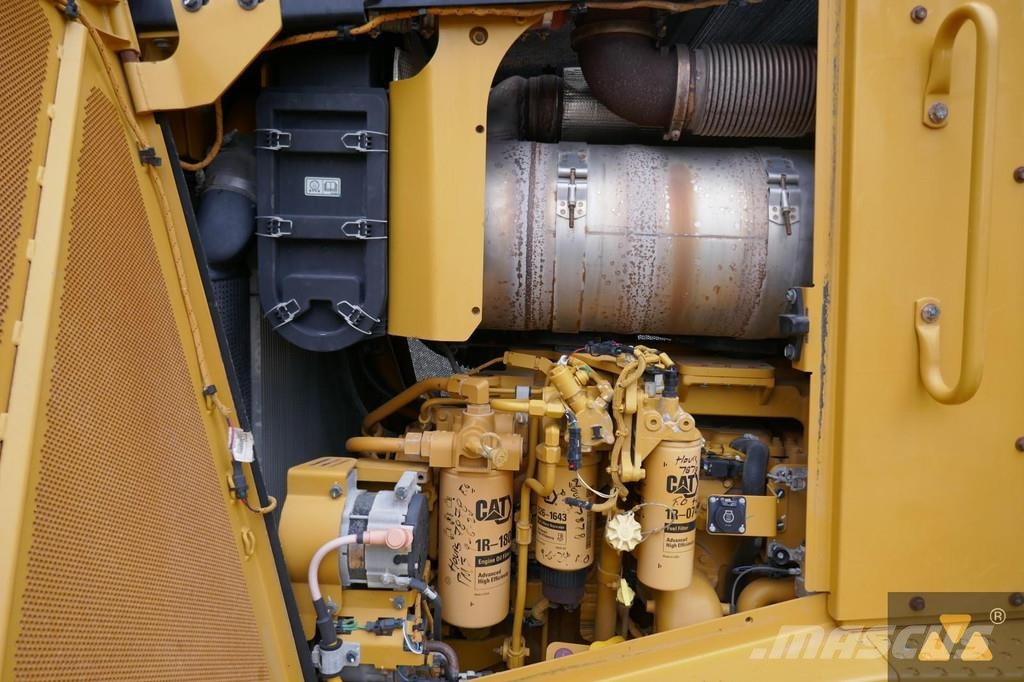 CAT D8T Buldožeri gusjeničari