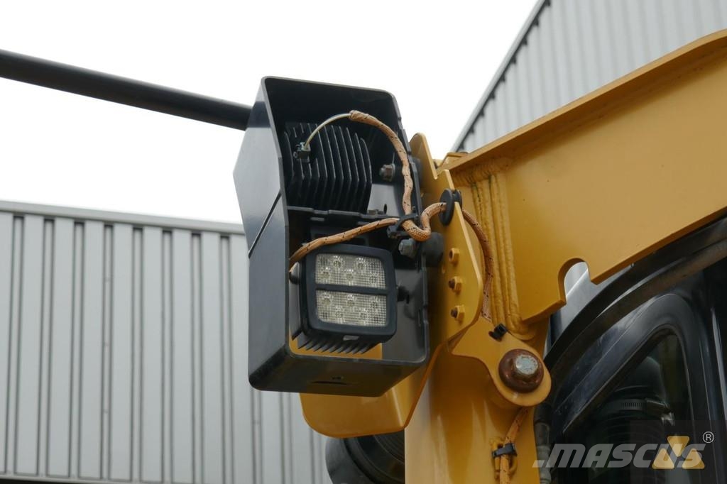 CAT D8T Buldožeri gusjeničari