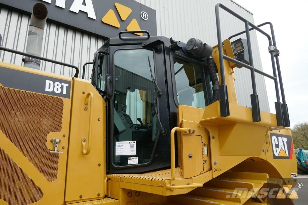CAT D8T Buldožeri gusjeničari