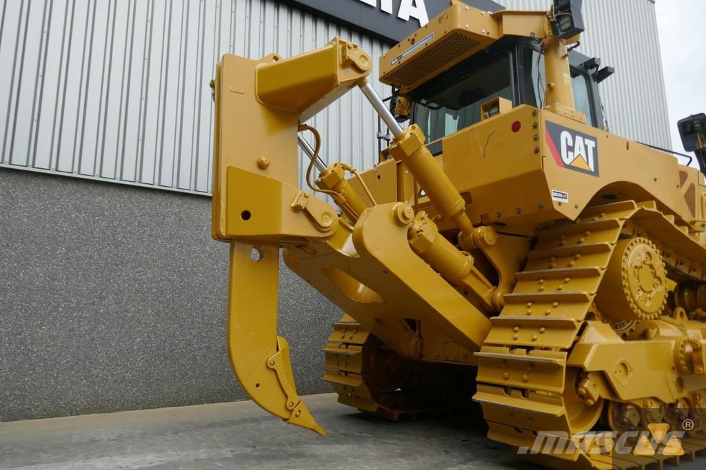 CAT D8T Buldožeri gusjeničari