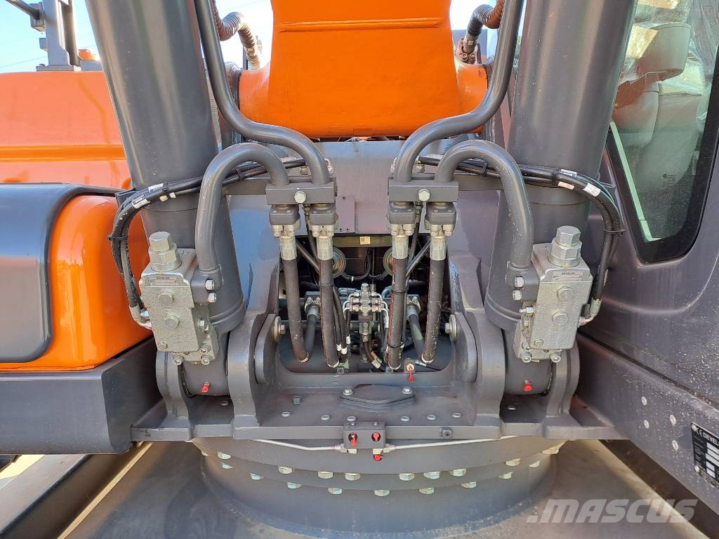 Develon DX300LC-7M Escavadeiras de esteiras