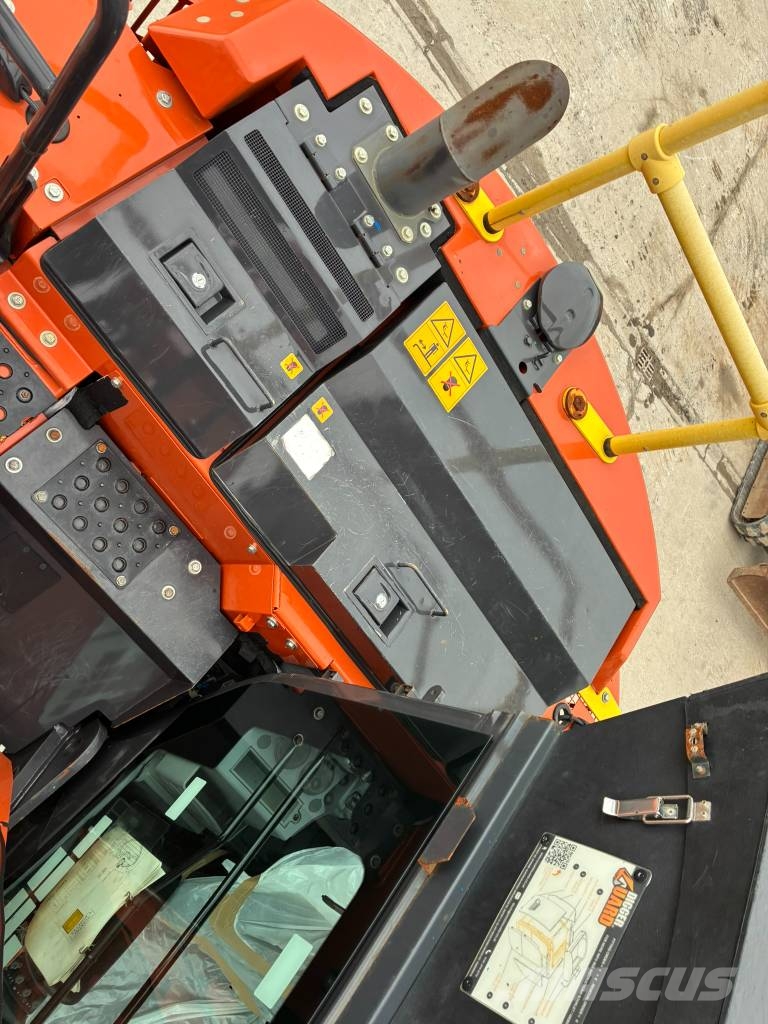 Hitachi ZX 135 US-7 Pásová rýpadla