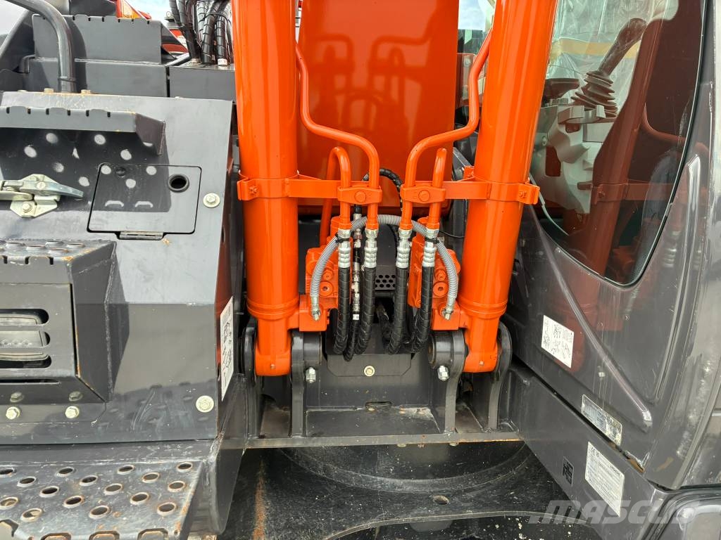 Hitachi ZX 135 US-7 Pásová rýpadla