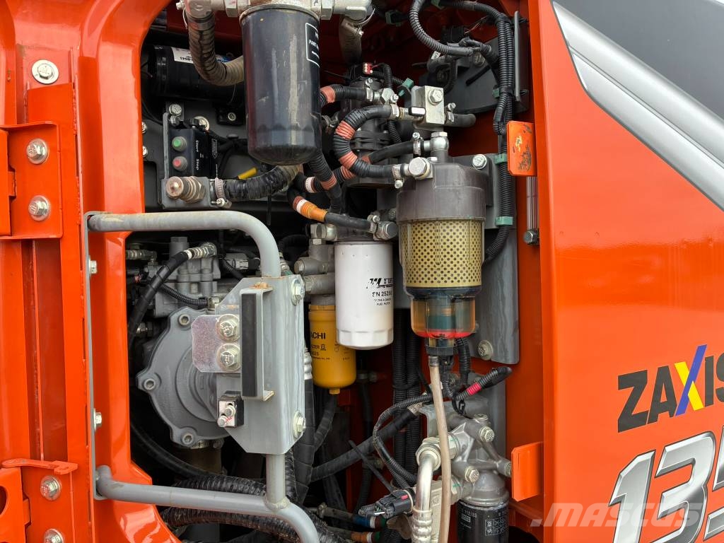 Hitachi ZX 135 US-7 Pásová rýpadla