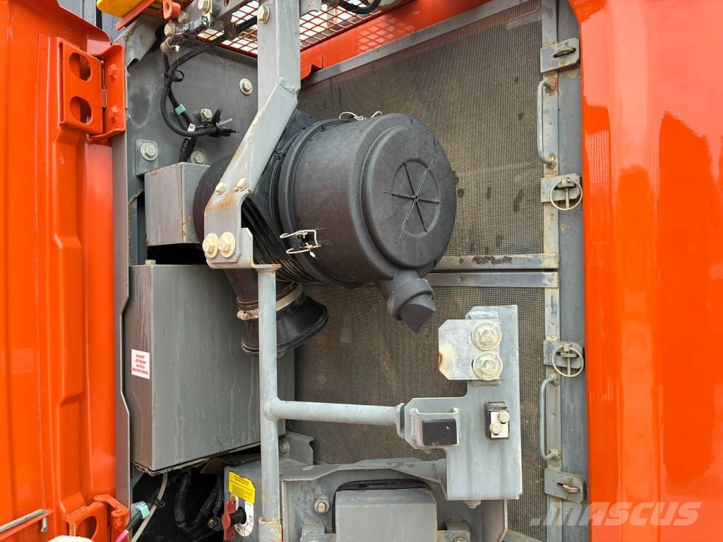 Hitachi ZX 135 US-7 Pásová rýpadla