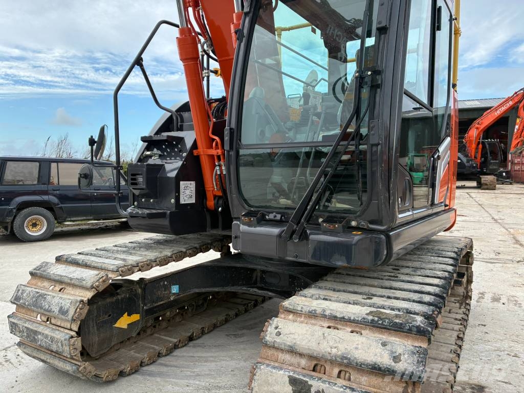 Hitachi ZX 135 US-7 Pásová rýpadla