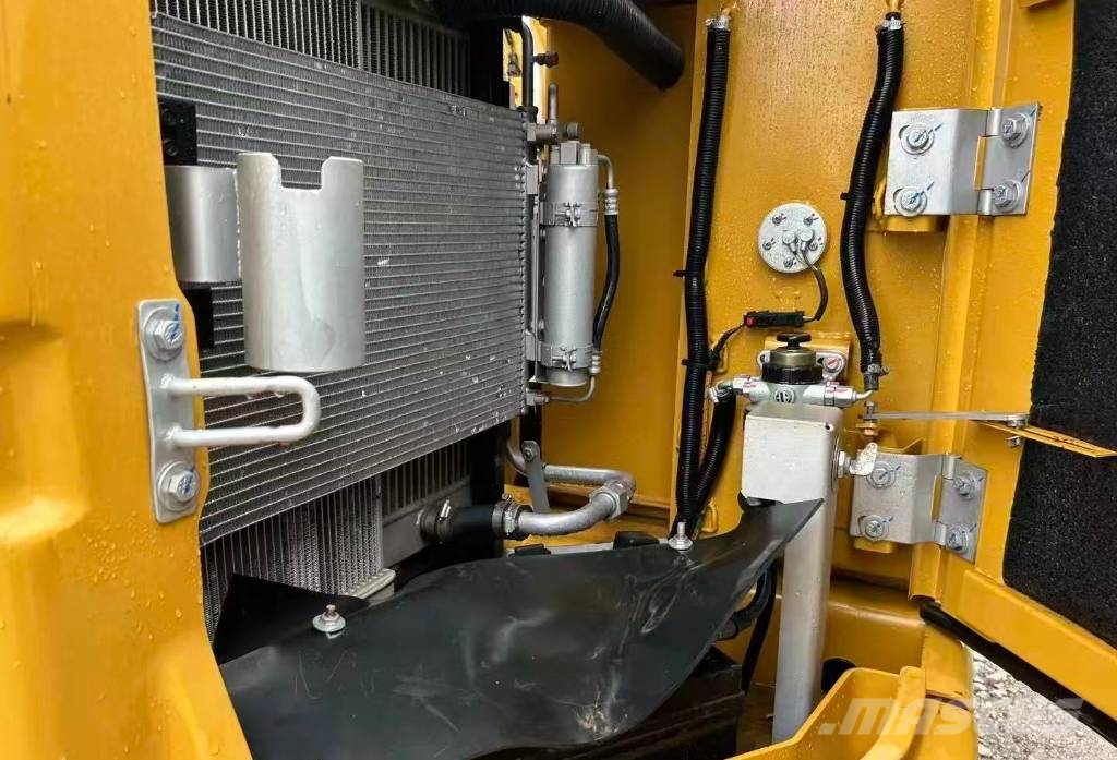 CAT 307 حفارات زحافة