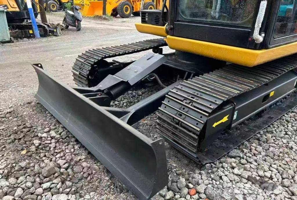 CAT 307 حفارات زحافة