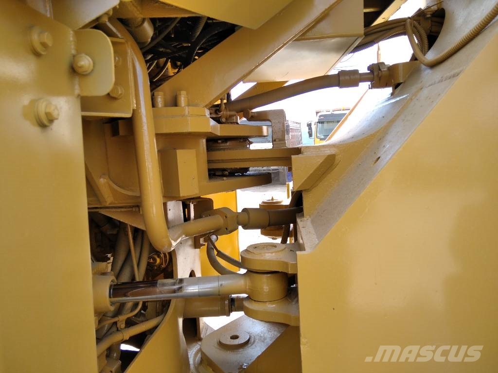 CAT 988B Pyöräkuormaajat