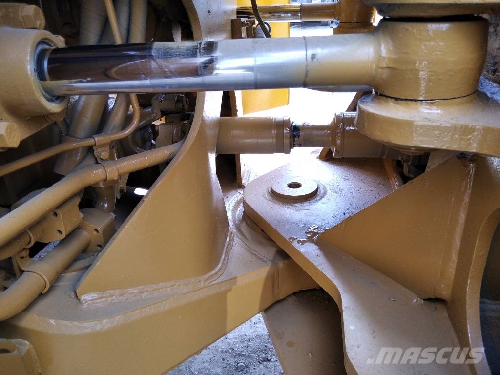 CAT 988B Pyöräkuormaajat