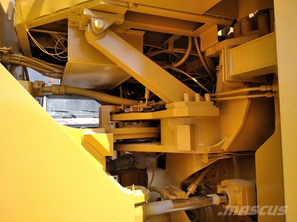 CAT 988B Pyöräkuormaajat