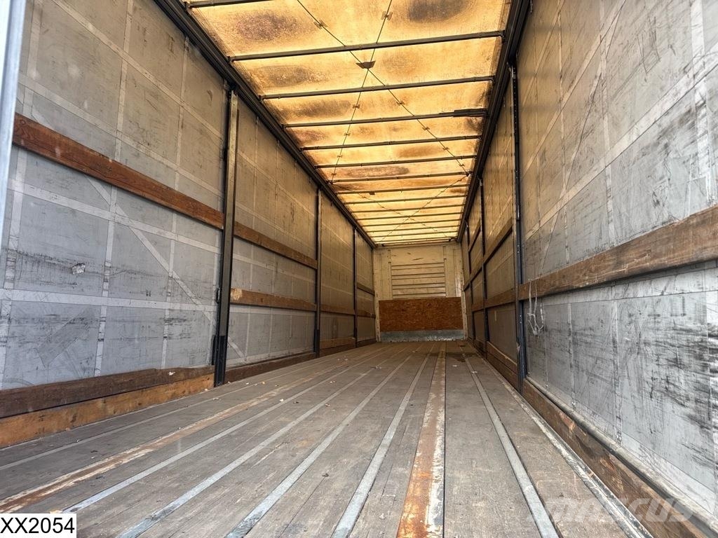 Fruehauf Tautliner Gardintrailer