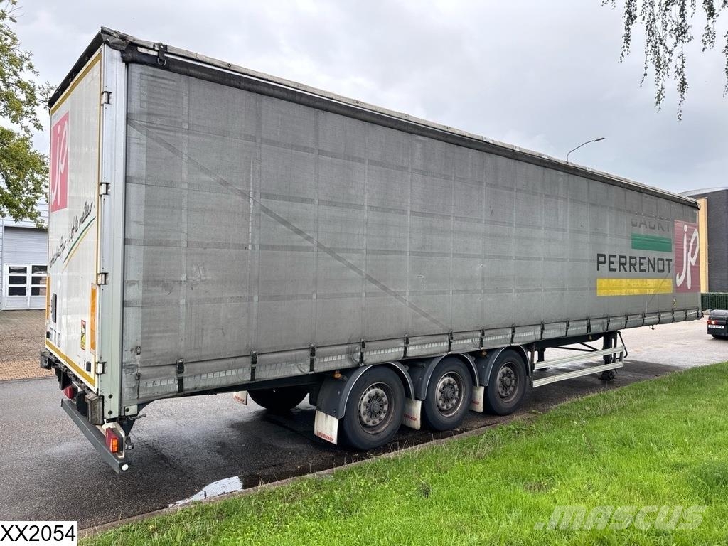 Fruehauf Tautliner Gardintrailer