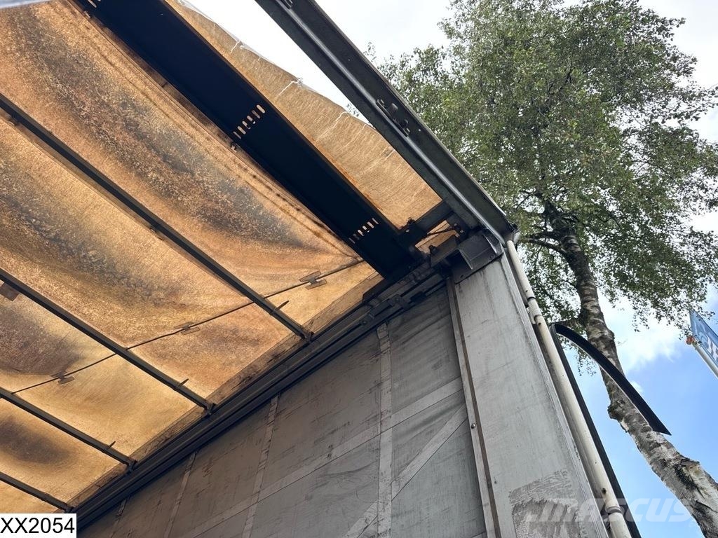 Fruehauf Tautliner Gardintrailer