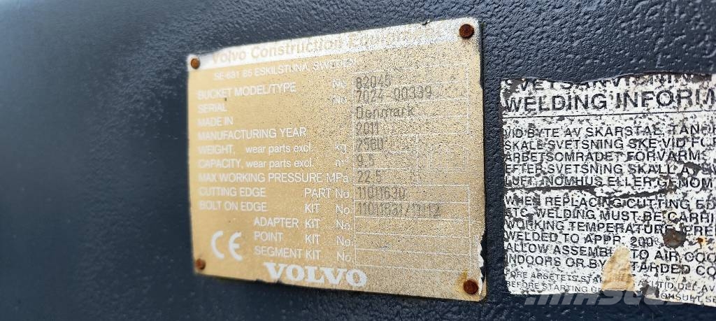 Volvo 82045 دلاء