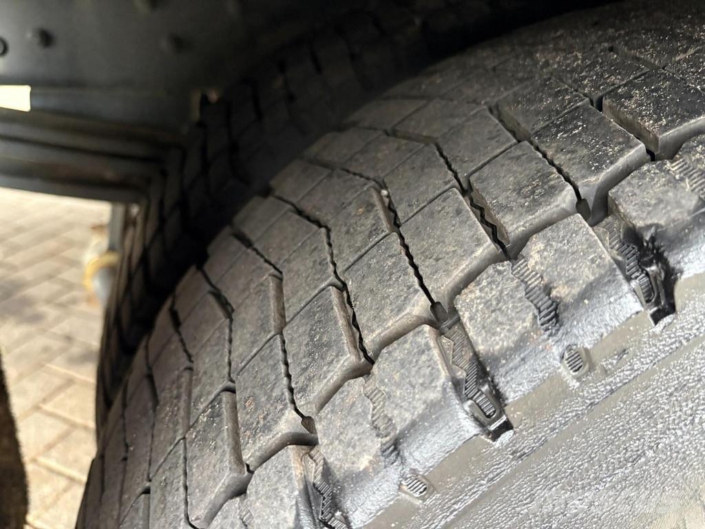 Volvo FL 250 + 12t + 6cyl + BOX 7.28 + EURO 6 4x in stoc Sanduk kamioni